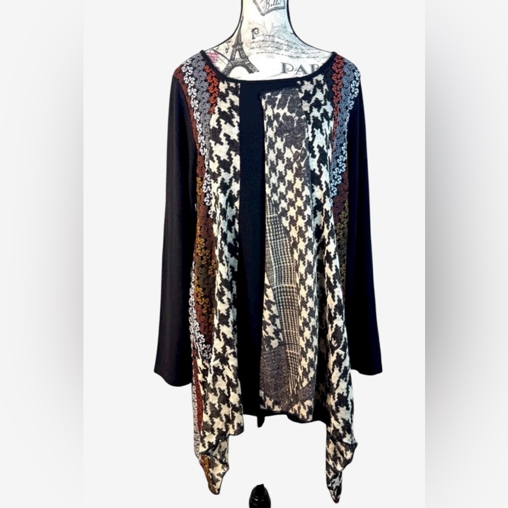 Dikalady Black with houndstooth and floral accents  Boho Cic Tunic Size Large